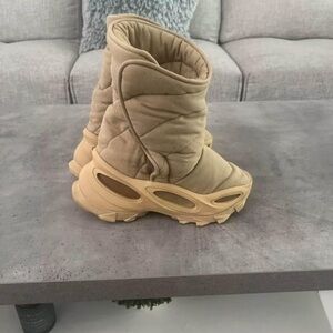 adidas gazelle silver green womens FV5677 Adidas Yeezy Desert Boot Salt [USED] main image 0